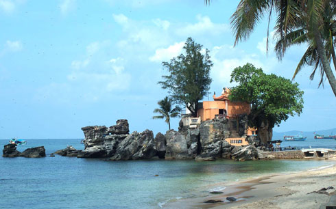 หลังจากได้รับการรับรองเป็นตัวเมืองระดับ 2 ฟู้ก๊วกพยายามพัฒนาเป็นตัวเมืองดีเด่น